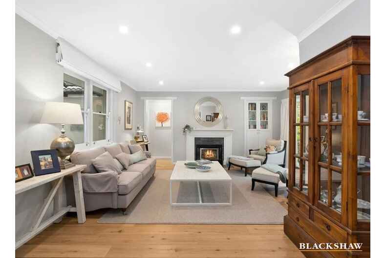 96 Hopetoun Circuit Yarralumla