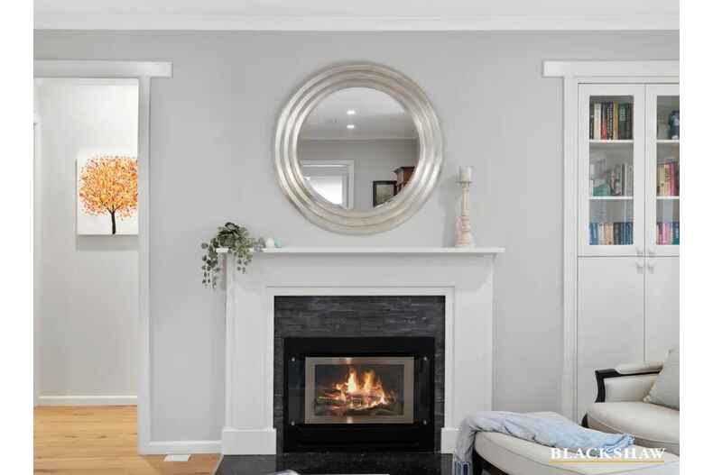 96 Hopetoun Circuit Yarralumla