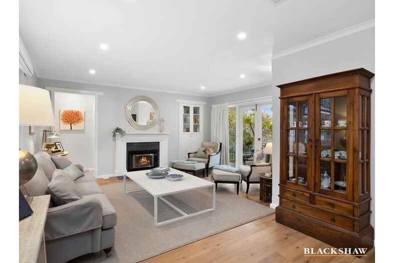 96 Hopetoun Circuit Yarralumla