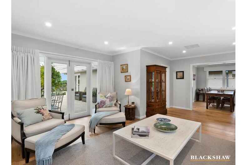 96 Hopetoun Circuit Yarralumla