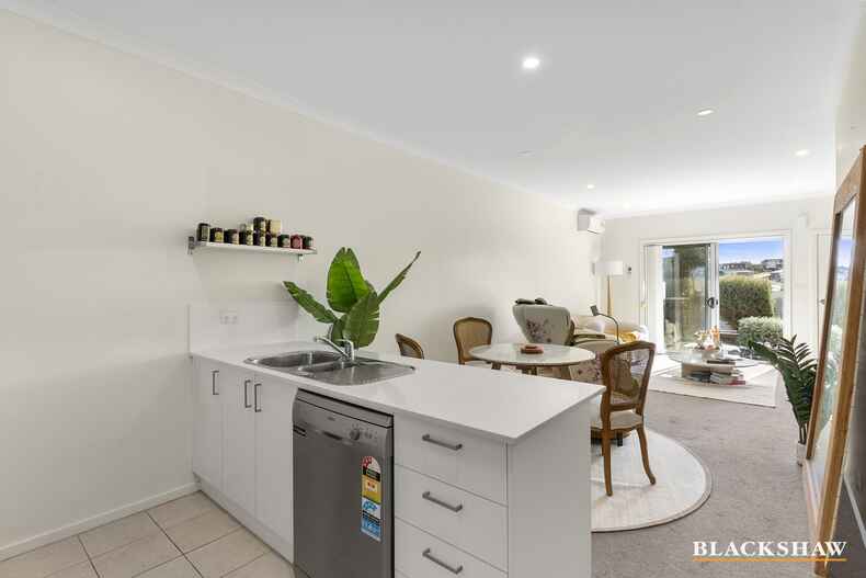 8 Edgeworth Parade Coombs