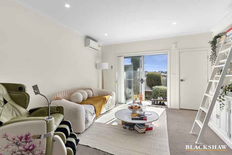 8 Edgeworth Parade Coombs