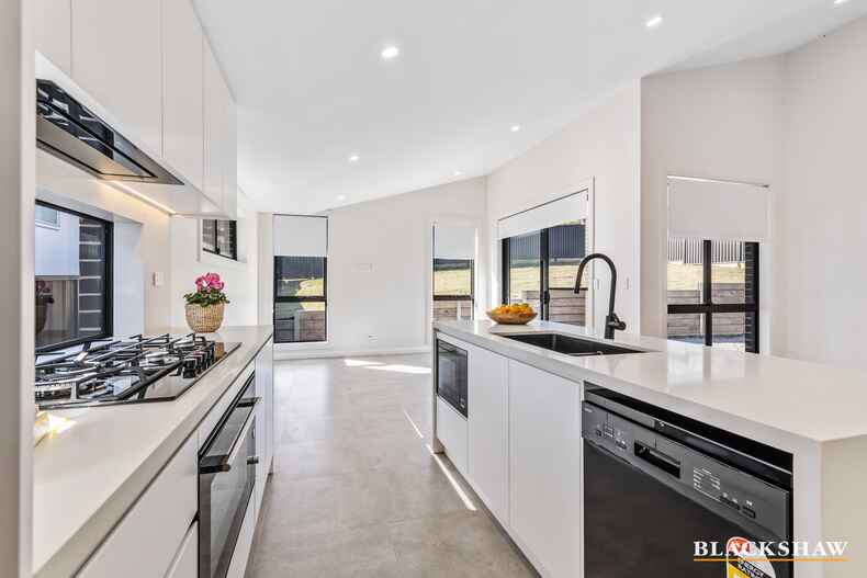 12 Throsby Crescent Sunshine Bay