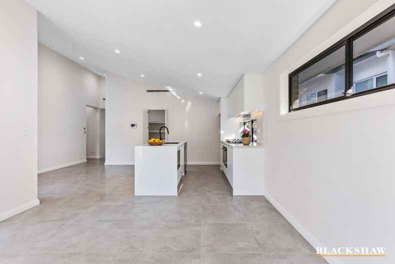 12 Throsby Crescent Sunshine Bay