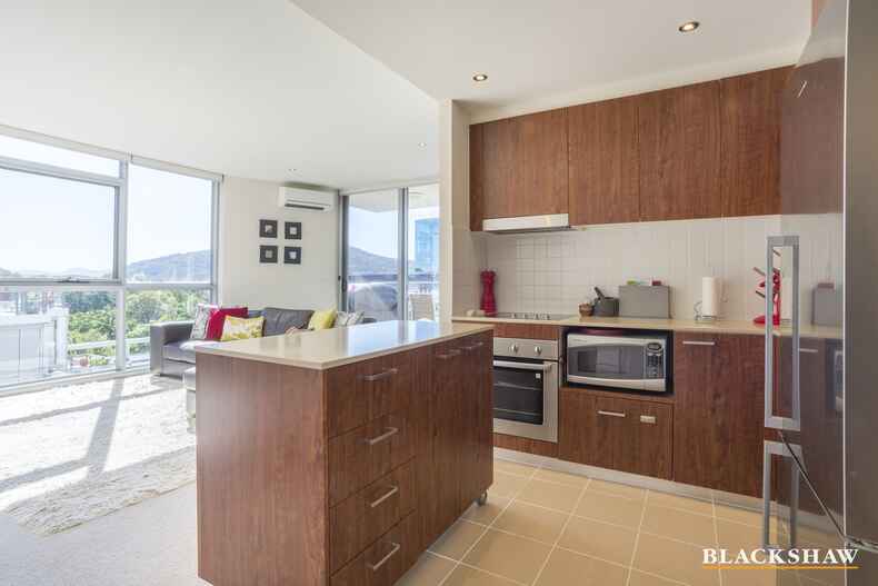 61/3 London Circuit City