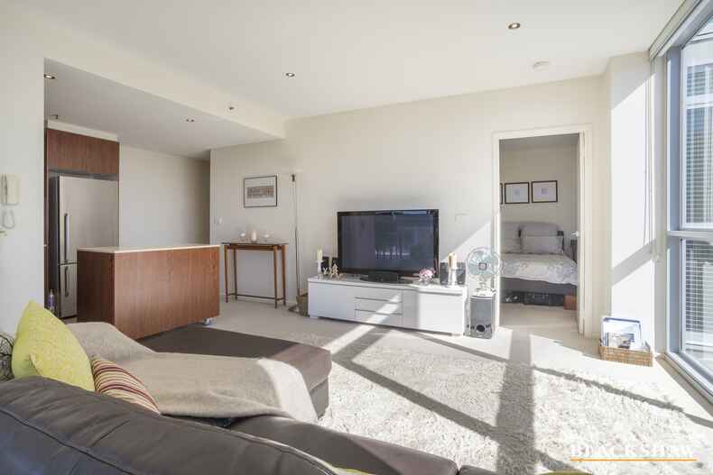 61/3 London Circuit City