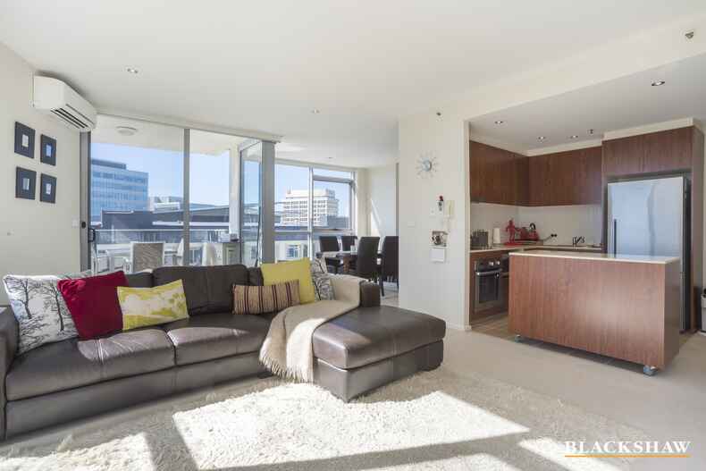 61/3 London Circuit City