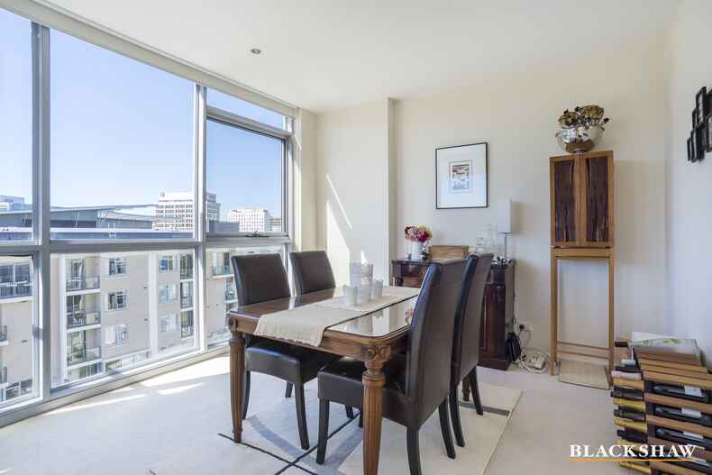 61/3 London Circuit City