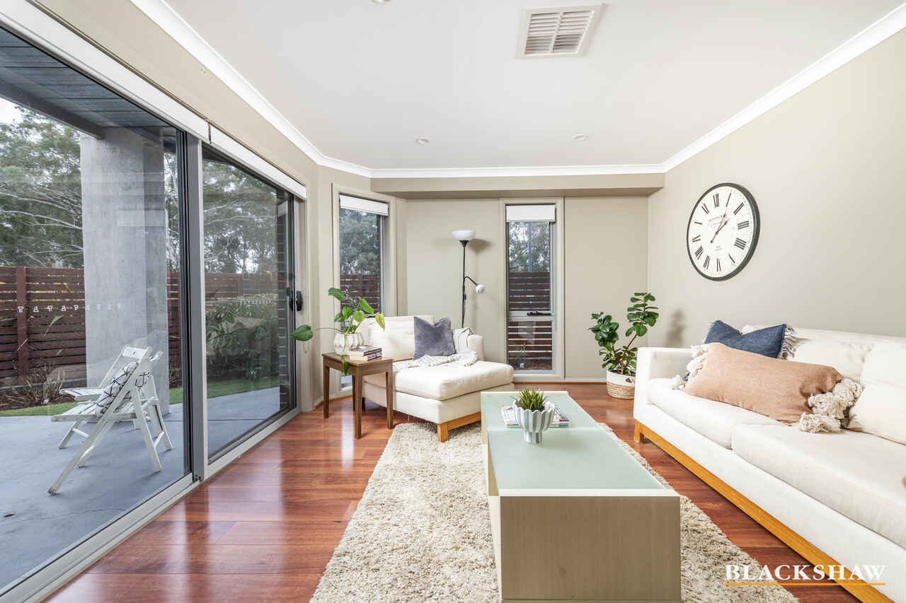 4/33 Ronald Walker Street Casey