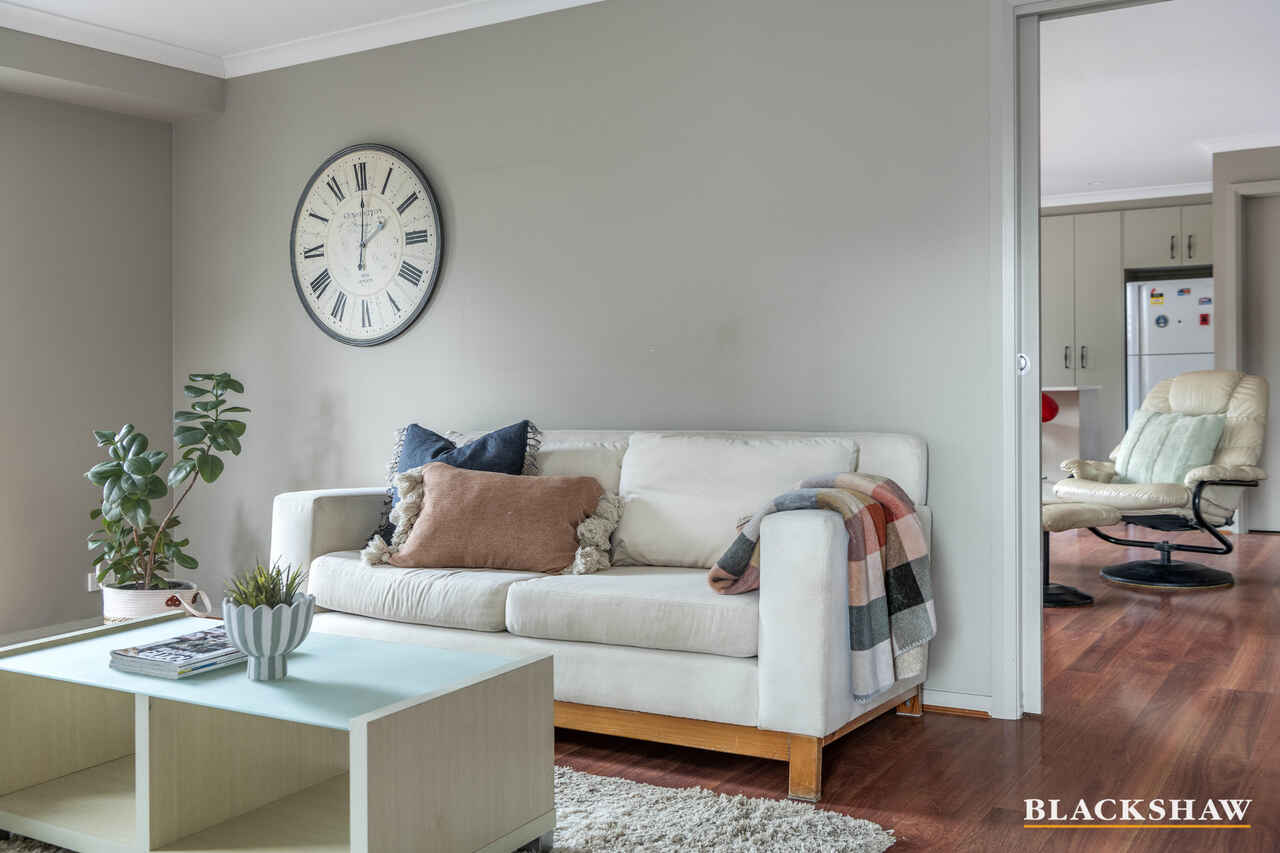 4/33 Ronald Walker Street Casey