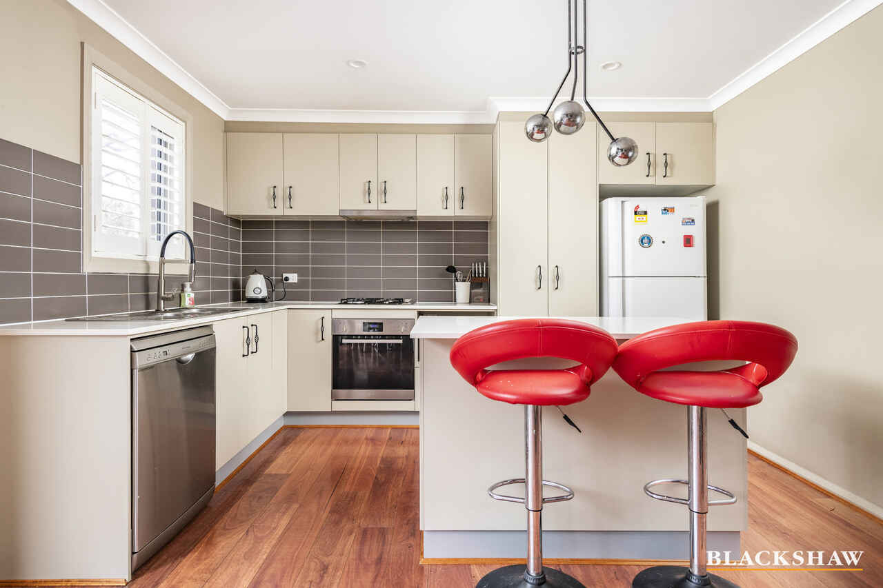 4/33 Ronald Walker Street Casey