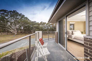 4/33 Ronald Walker Street Casey