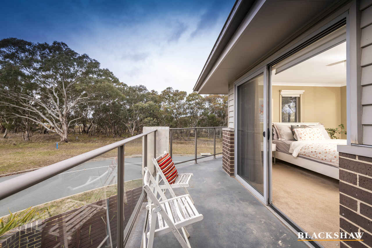 4/33 Ronald Walker Street Casey