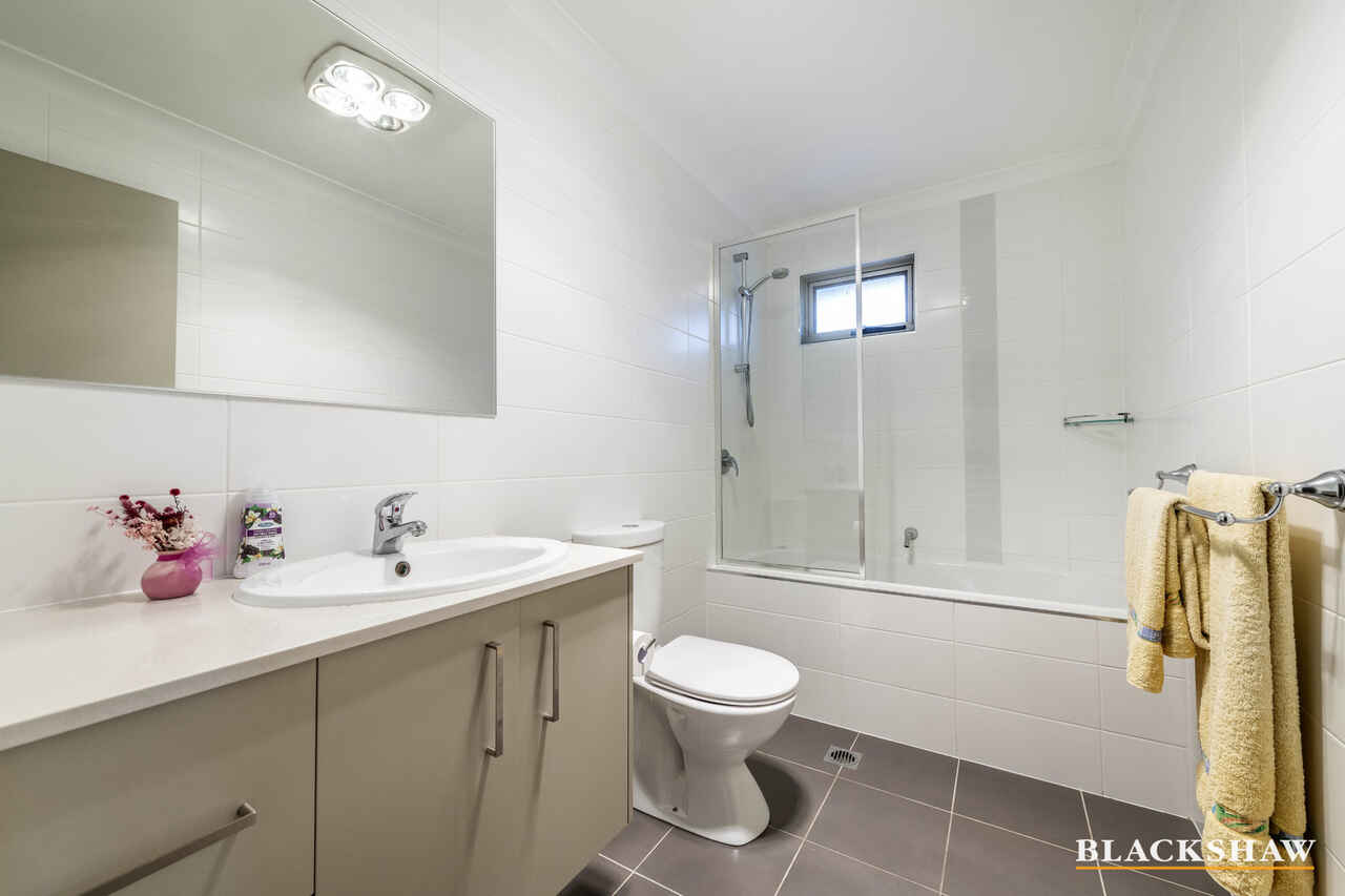 4/33 Ronald Walker Street Casey