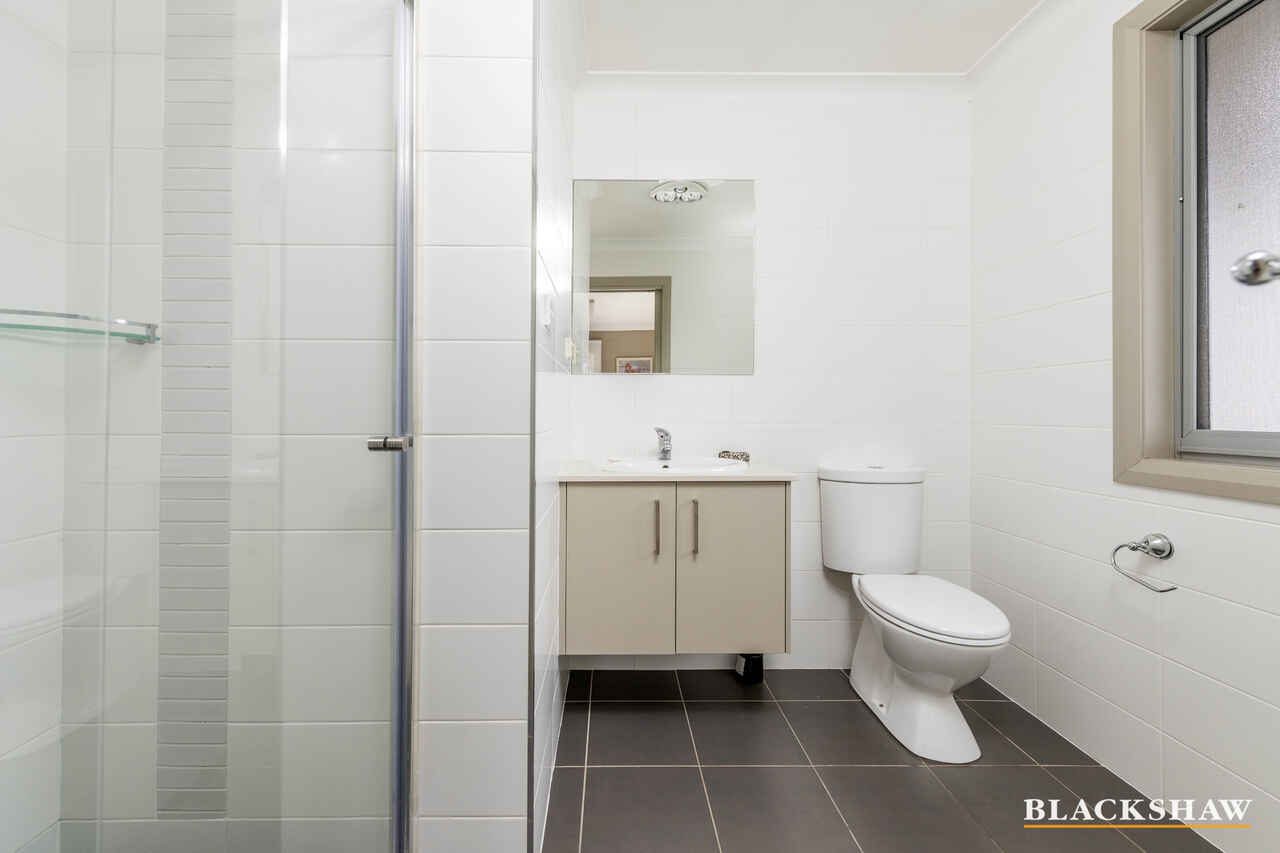 4/33 Ronald Walker Street Casey