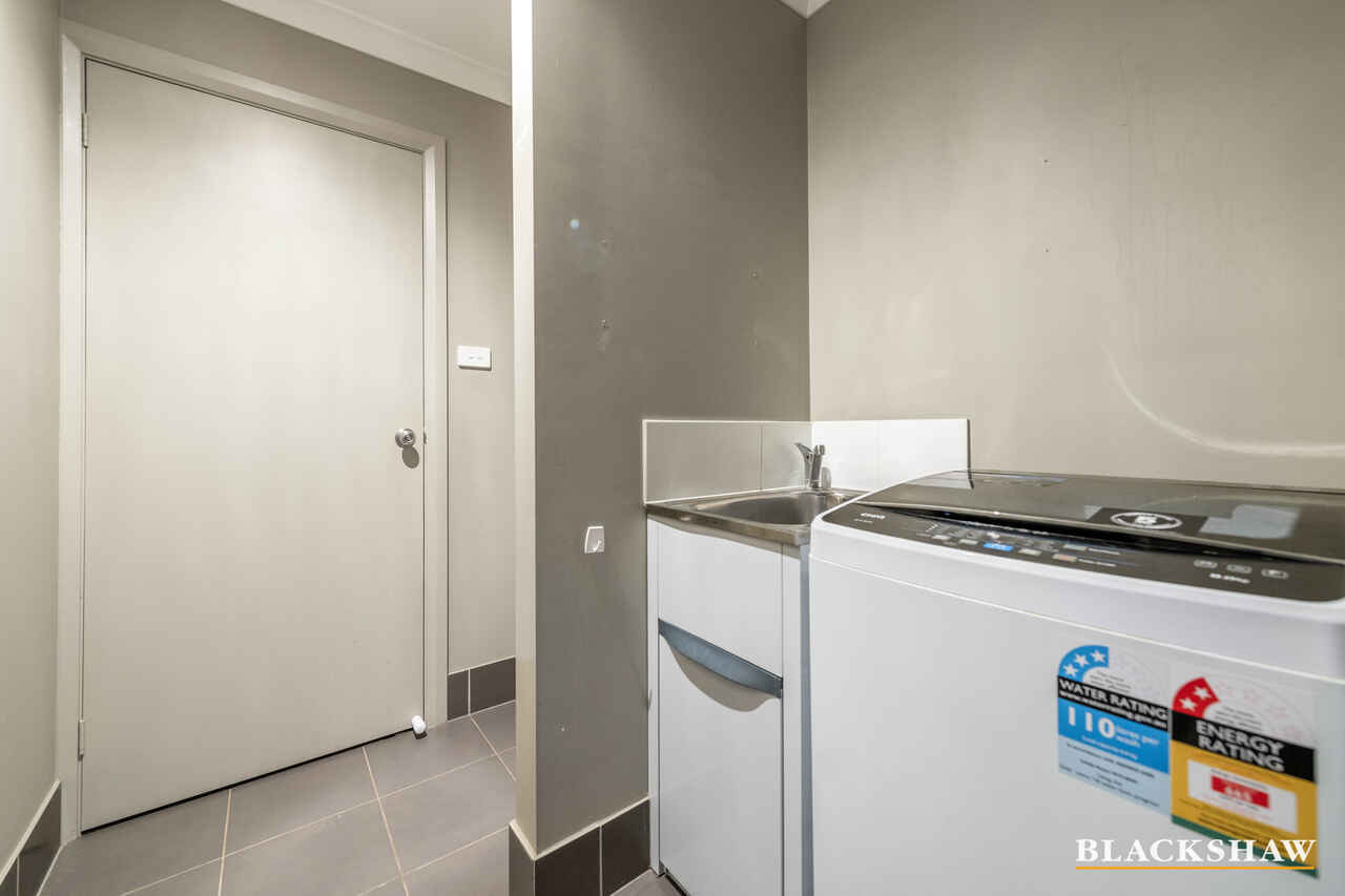 4/33 Ronald Walker Street Casey