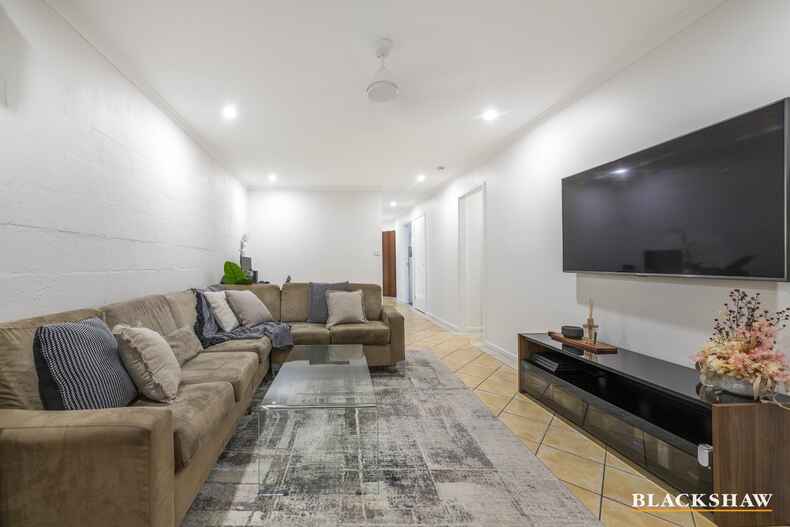 7/3 Peron Place Banks