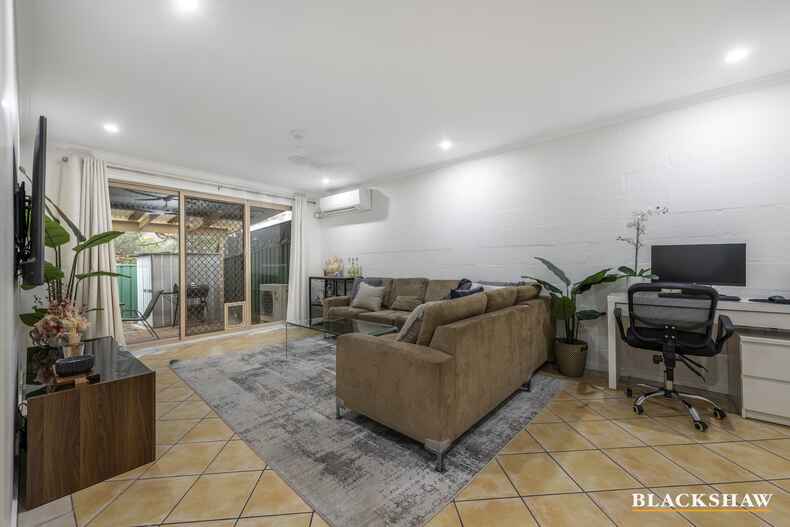 7/3 Peron Place Banks
