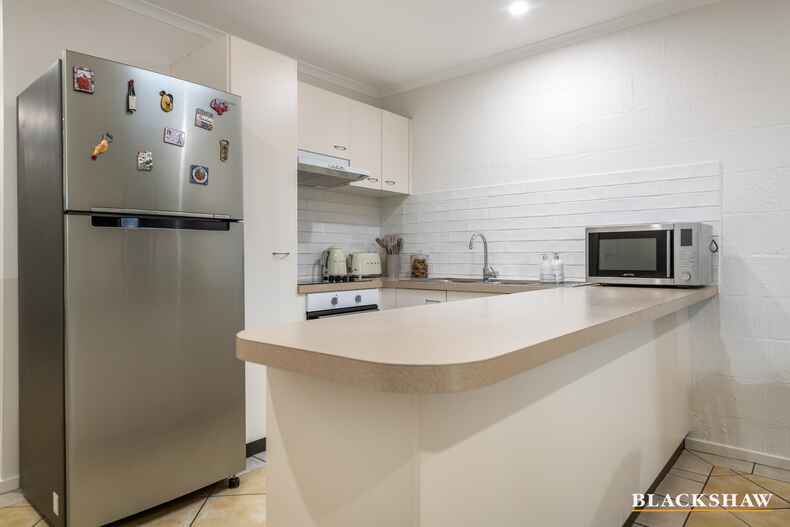 7/3 Peron Place Banks