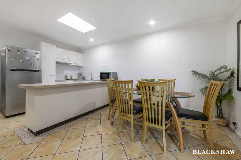 7/3 Peron Place Banks