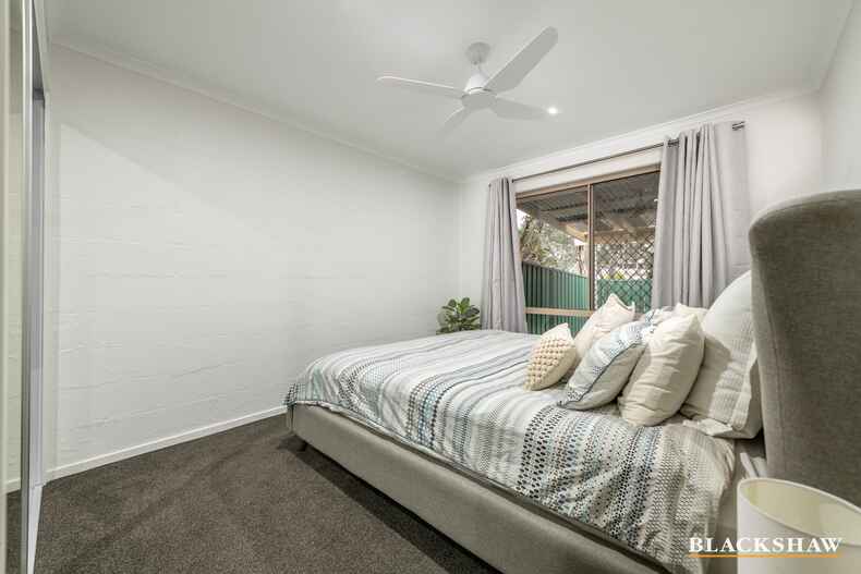 7/3 Peron Place Banks