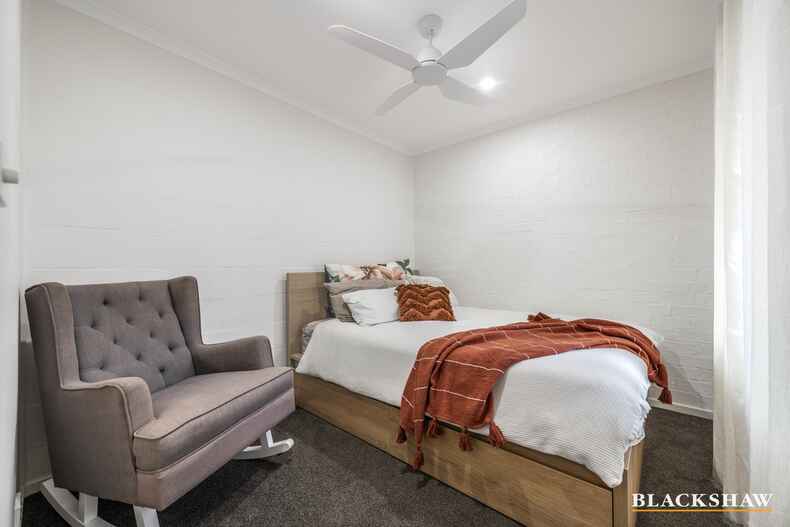 7/3 Peron Place Banks