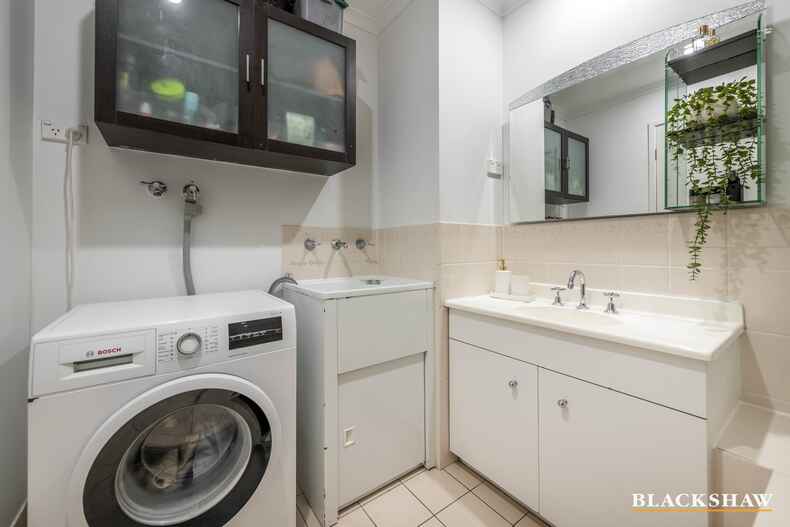 7/3 Peron Place Banks