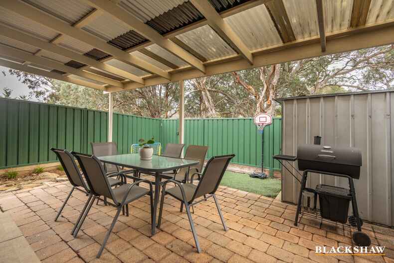 7/3 Peron Place Banks