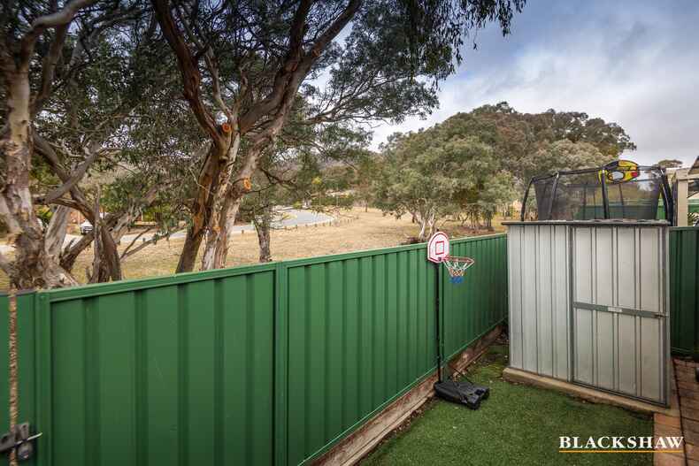 7/3 Peron Place Banks