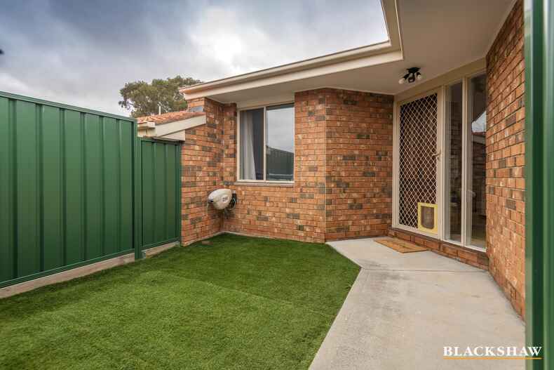 7/3 Peron Place Banks