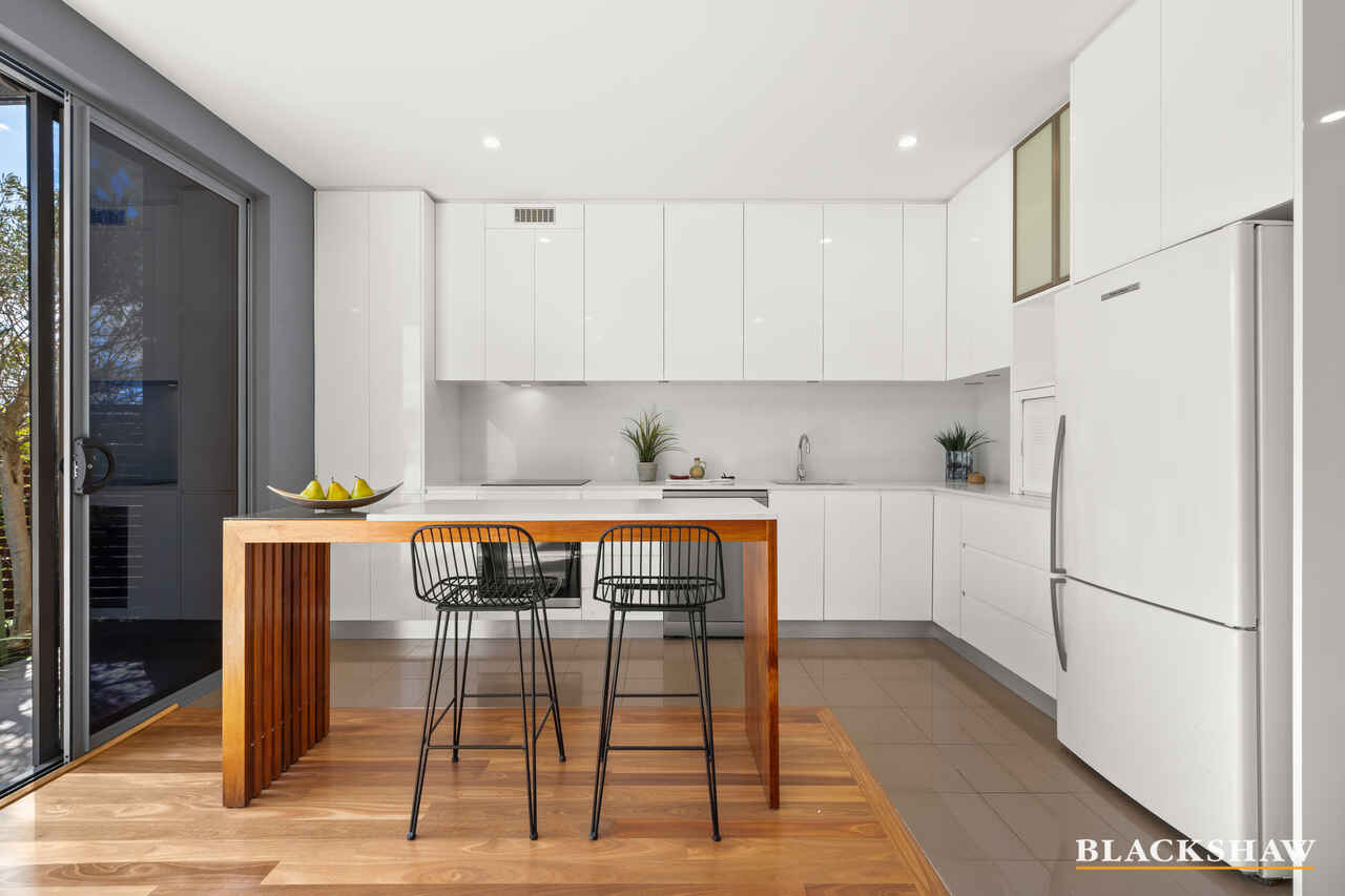 2/139 Blamey Crescent Campbell