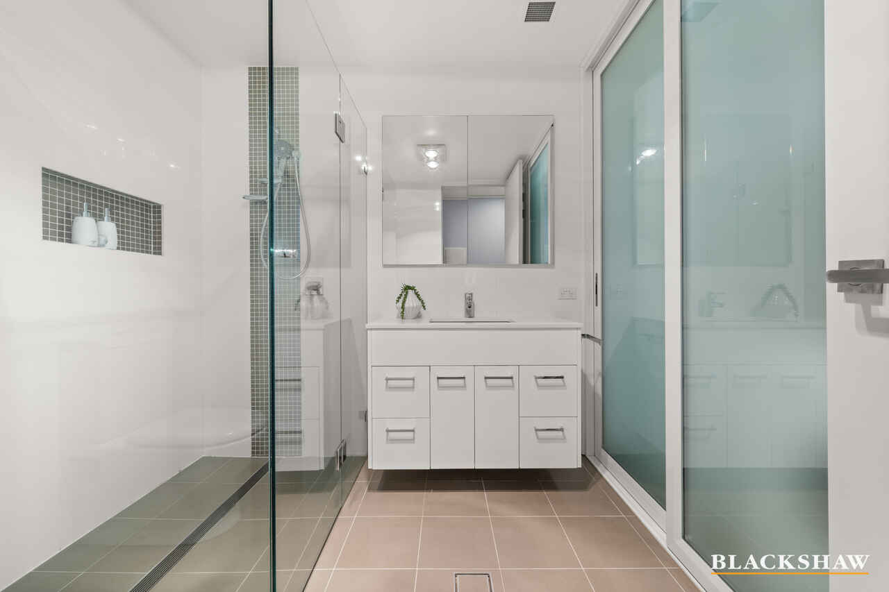 2/139 Blamey Crescent Campbell