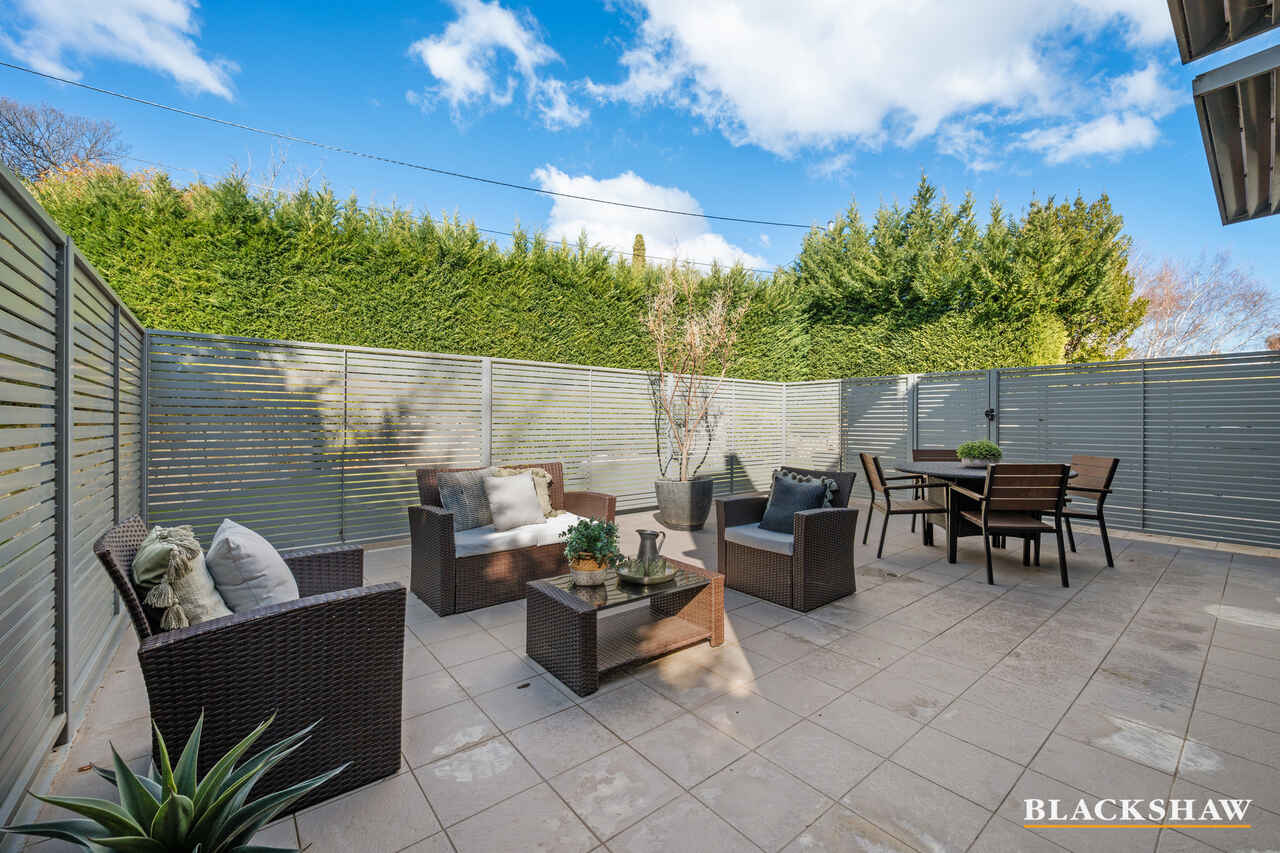 2/139 Blamey Crescent Campbell