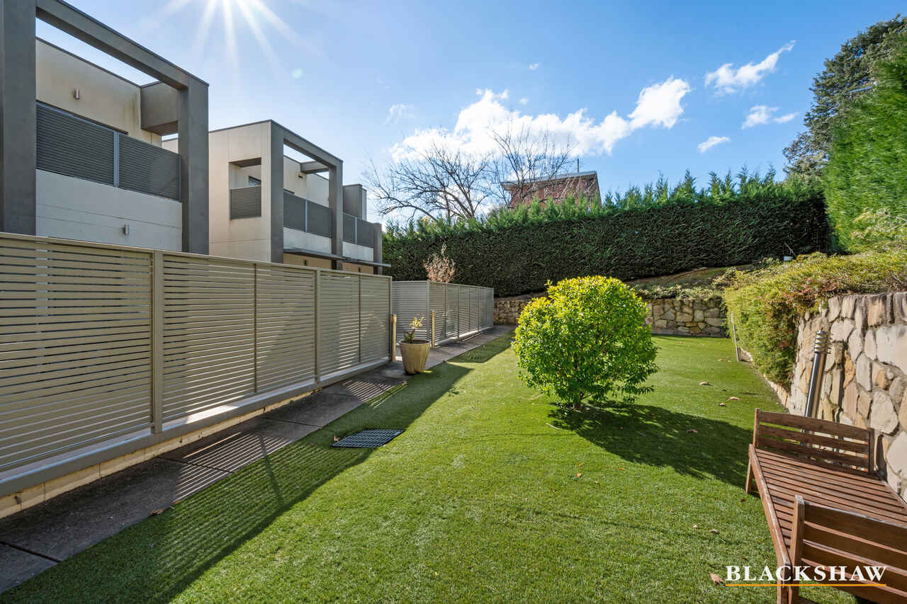 2/139 Blamey Crescent Campbell