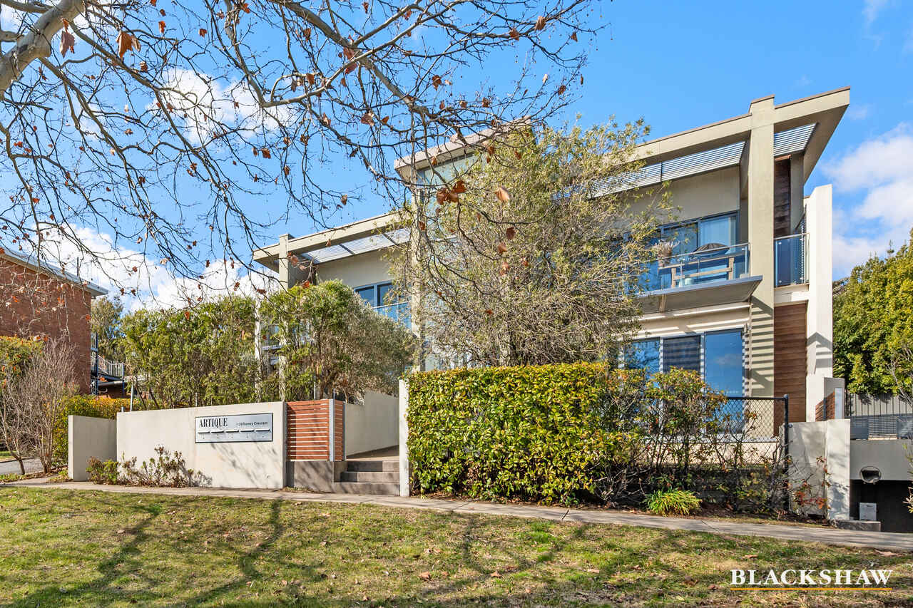 2/139 Blamey Crescent Campbell