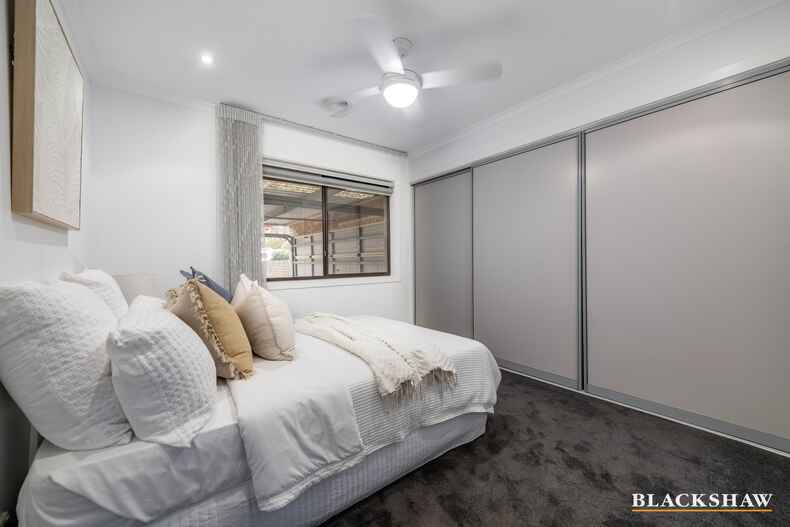 15 Twelvetrees Crescent Florey