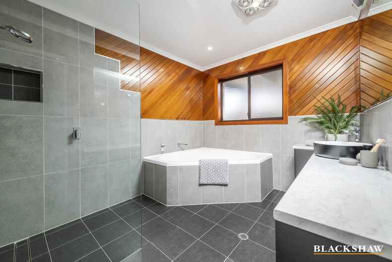 15 Twelvetrees Crescent Florey