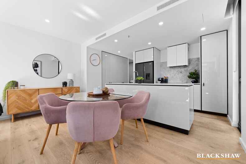 311/39 London Circuit City