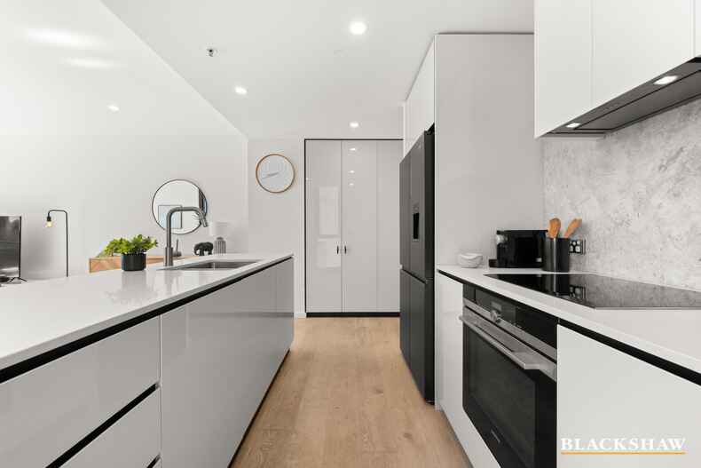 311/39 London Circuit City