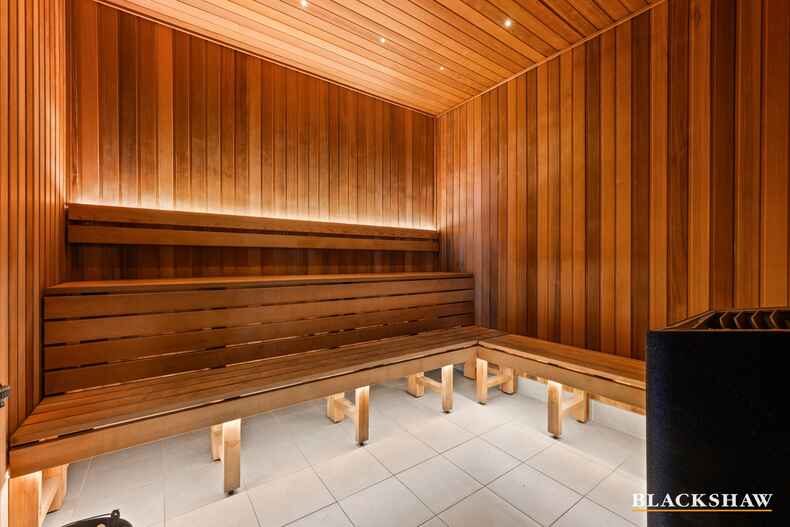 311/39 London Circuit City