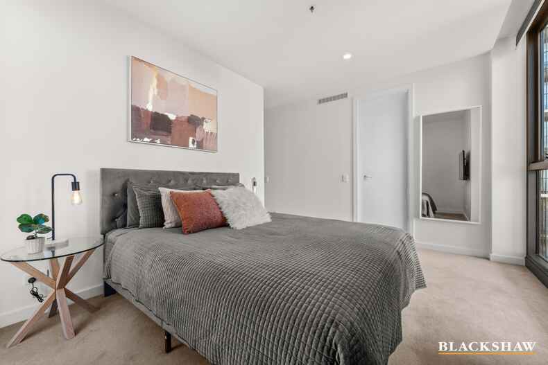 311/39 London Circuit City