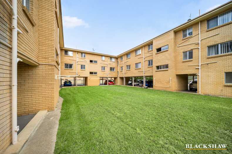 5/63 Molonglo Street Queanbeyan