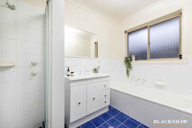 8/131 Britten Jones Drive Holt