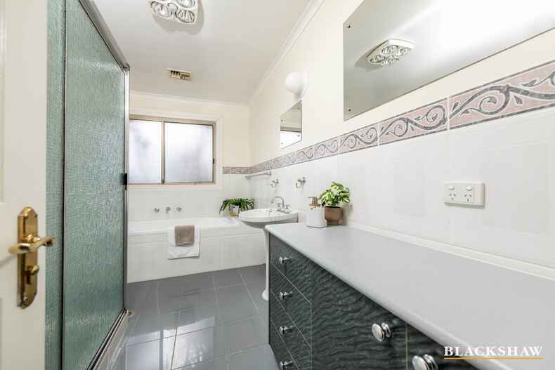 75 O'Connor Circuit Calwell