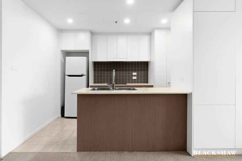 142/7 Irving Street Phillip