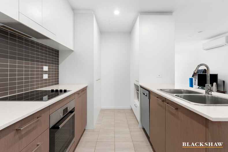 142/7 Irving Street Phillip