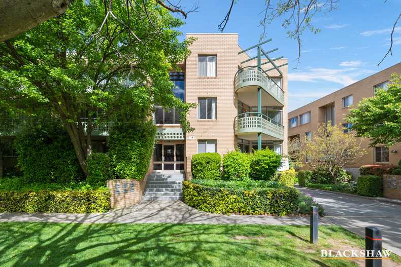 4/16 Eyre Street Griffith