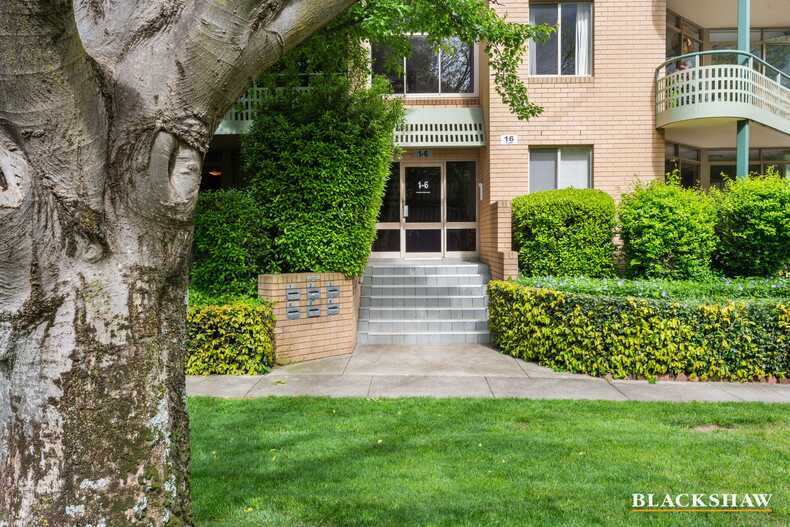 4/16 Eyre Street Griffith