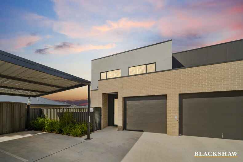8/2 Mary Street Googong