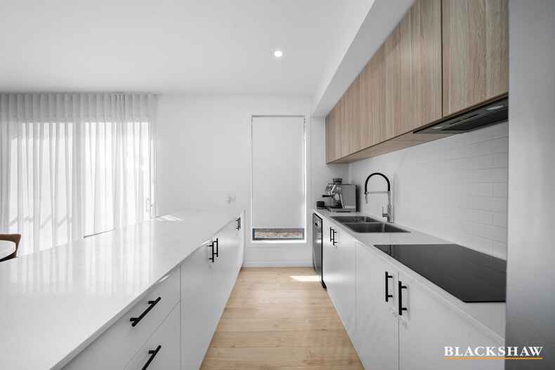 8/2 Mary Street Googong